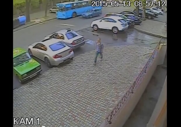 Новость - События - Камеры видеонаблюдения зафиксировали парня, избившего ректора Медина (ВИДЕО)