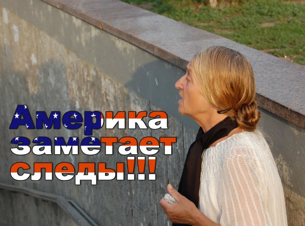 Самая известная бабуля в Одессе - легендарная Америка. Агитирует. Фото: Александр Ивановский