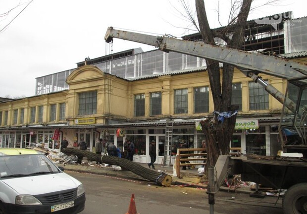 В Одессе сносят лорьки возле "Нового рынка". Фото: 048