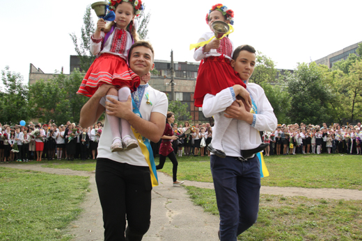 Новость - События - Праздник для детей: в одесских школах прозвенел последний звонок