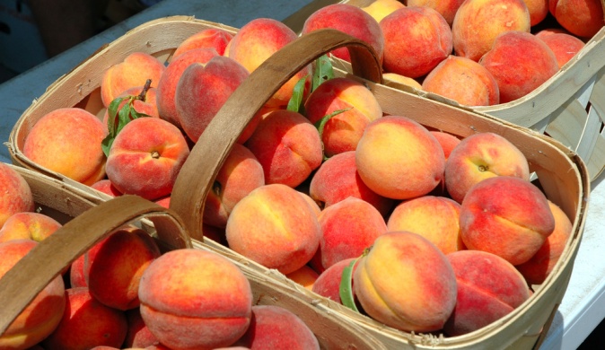 Новость - Досуг и еда - Первые персики и вишня: что почем на одесских рынках