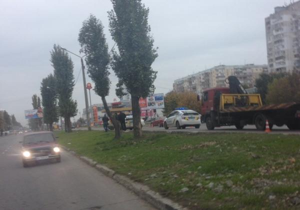 Новость - События - Утро начинается с ДТП: в Одессе автомобиль врезался в столб