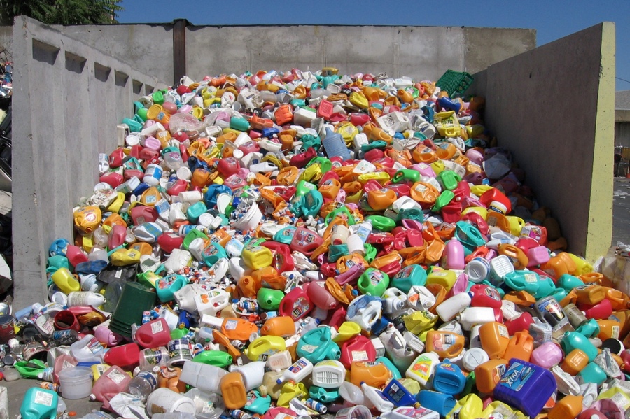 Новость - Люди города - Полезный мусор: в Одессе хотят создавать скамейки из переработанного пластика