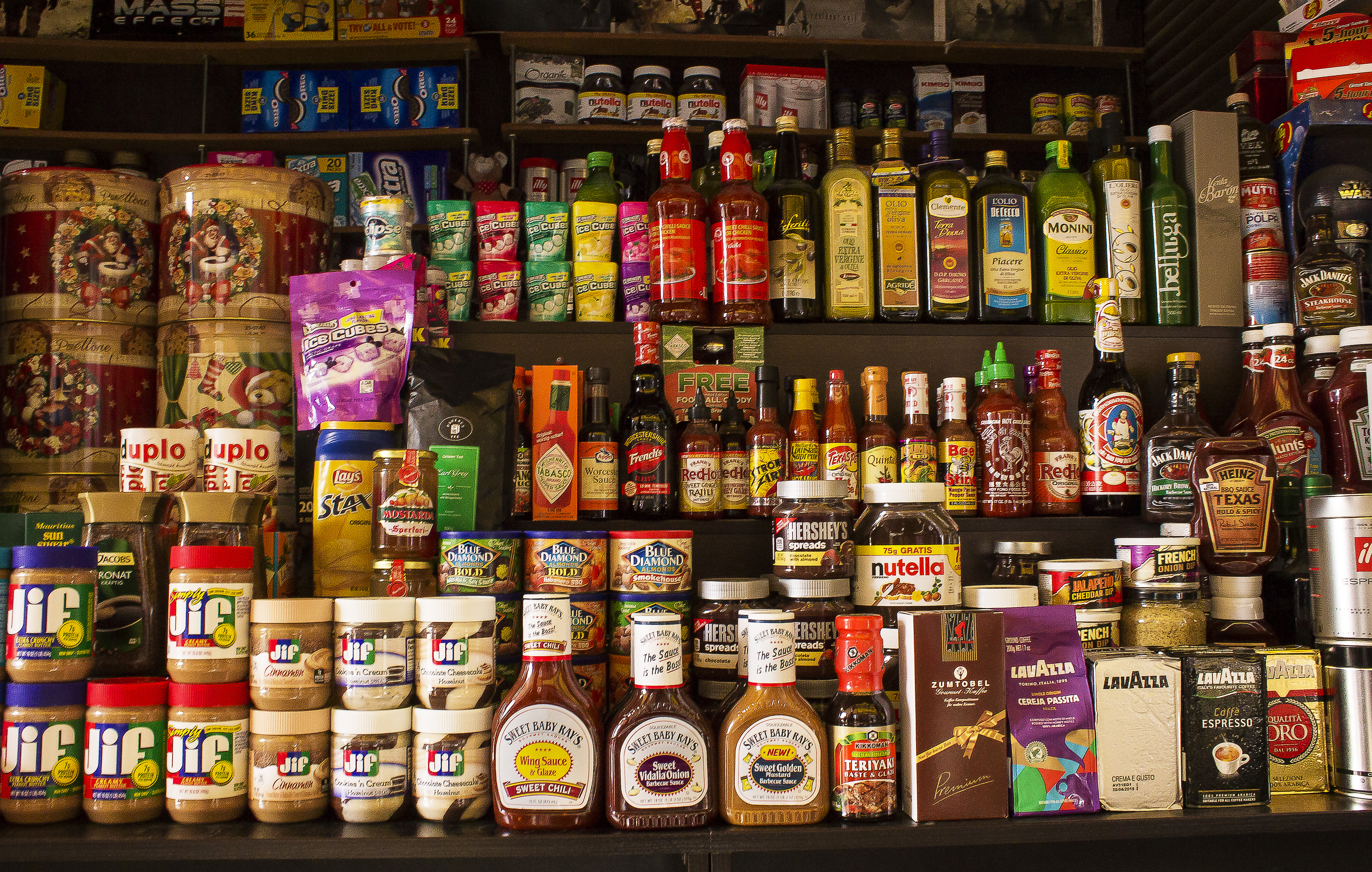 Новость - Досуг и еда - Мостарда, штоллен и консервированные сосиски: что продают из еды на Книжном рынке