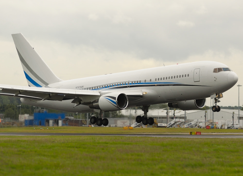 Новость - Транспорт и инфраструктура - Первый раз: в одесский аэропорт прилетит Boeing 767 с "Манчестер Юнайтед" на борту
