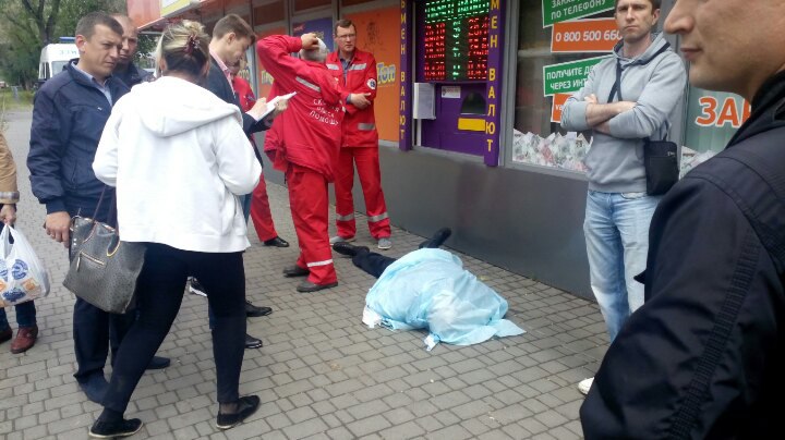 Новость - События - В Одессе на остановке умер мужчина