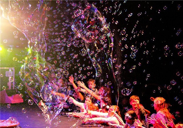 Афиша - Детям - Новогоднее "Crazy Bubble Show"