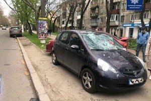 В Одессе машину отбросило на пешехода: видео момента аварии фото