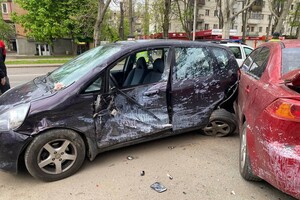 В Одессе машину отбросило на пешехода: видео момента аварии фото 1