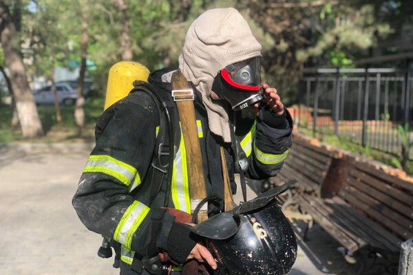 Эвакуировали 36 человек: в одесской городской больнице произошел пожар  фото