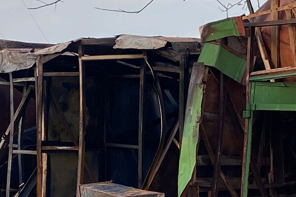 Огромная воронка и разрушения: последствия вчерашнего ракетного удара по Одесской области фото 3