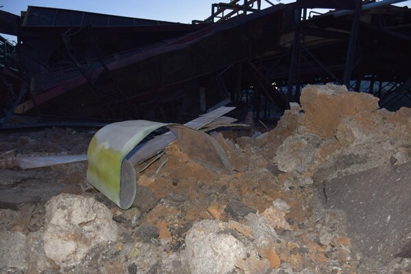 Огромная воронка и разрушения: последствия вчерашнего ракетного удара по Одесской области фото 10