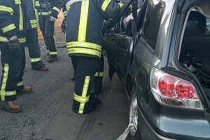 Два ДТП и семь пожаров: как прошли сутки у одесских спасателей фото 3