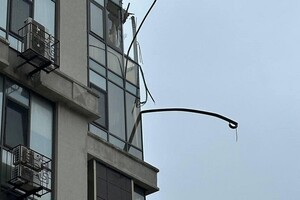Атака Одессы: обломки ракеты повредили недострой, пострадали несколько высоток фото