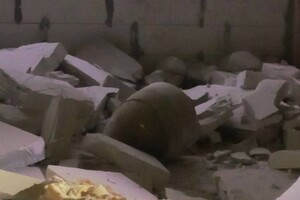 Атака Одессы: обломки ракеты повредили недострой, пострадали несколько высоток фото 1