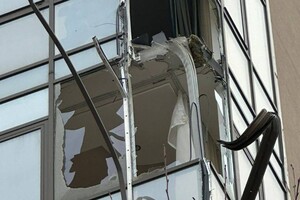 Атака Одессы: обломки ракеты повредили недострой, пострадали несколько высоток фото 2