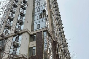 Атака Одессы: обломки ракеты повредили недострой, пострадали несколько высоток фото 6