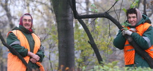 Киевлян приглашают убирать могилы