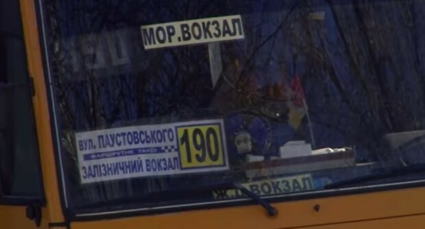 В Одессе водитель маршрутки набросился на мужчину Фото: маршрутка 190