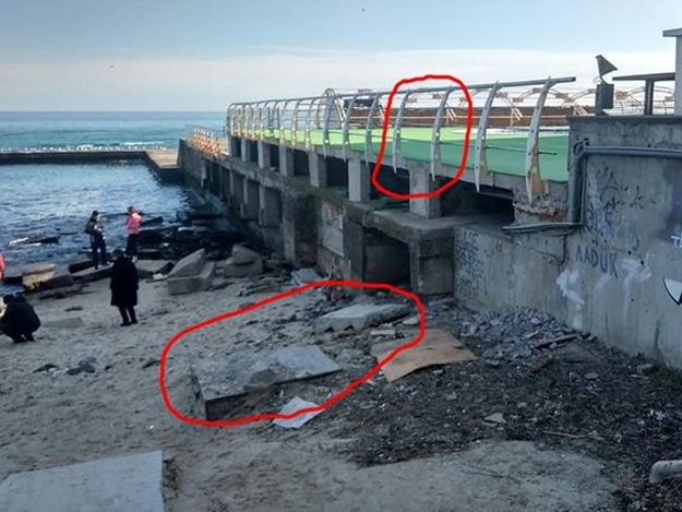 Руководство «Морской резиденции «Маристелла» объяснило, почему они сломали лестницу. Фото: Виктор Александрович