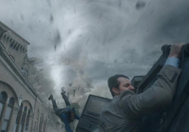 Жарко стало: в Днепровском районе с высотки ветром снесло утеплитель