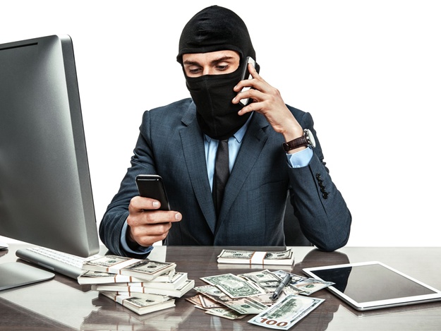 Представляются прокурорами и налоговиками: как харьковчанам уберечься от мошенников