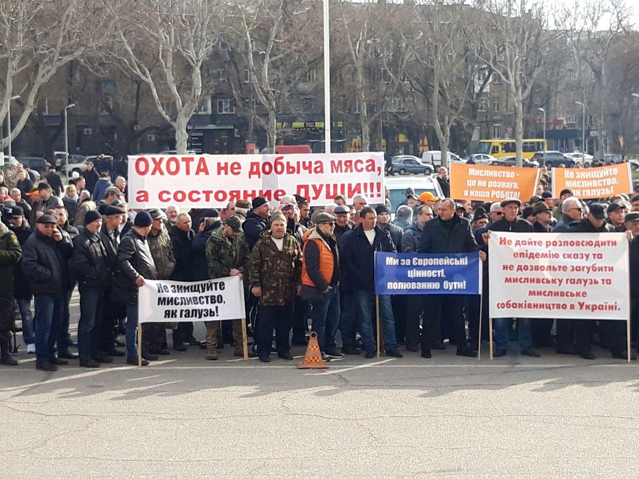 Возле Одесской ОГА проходит сразу три митинга Фото: КЕКС