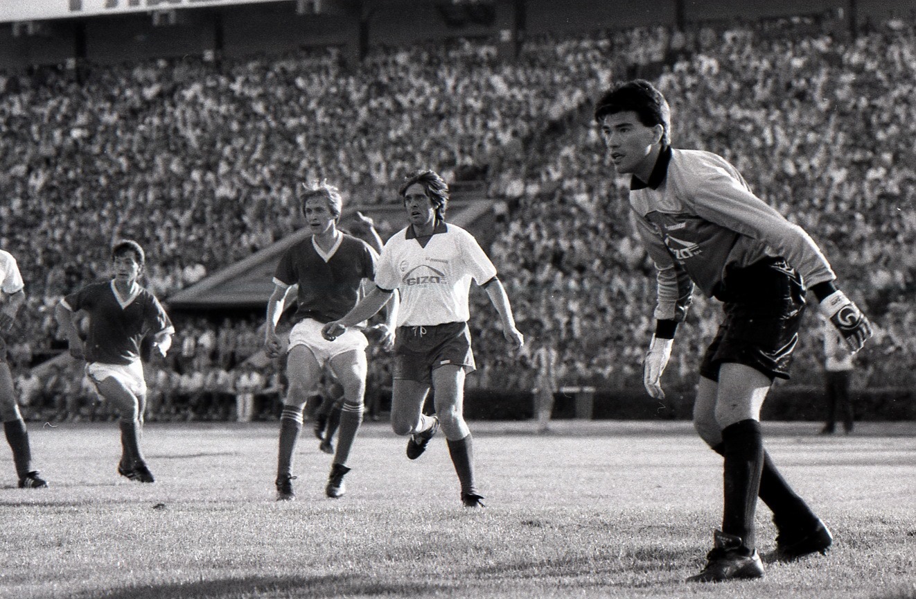 Энфилд отдыхает: уникальные кадры футбольного матча с легендарного стадиона 