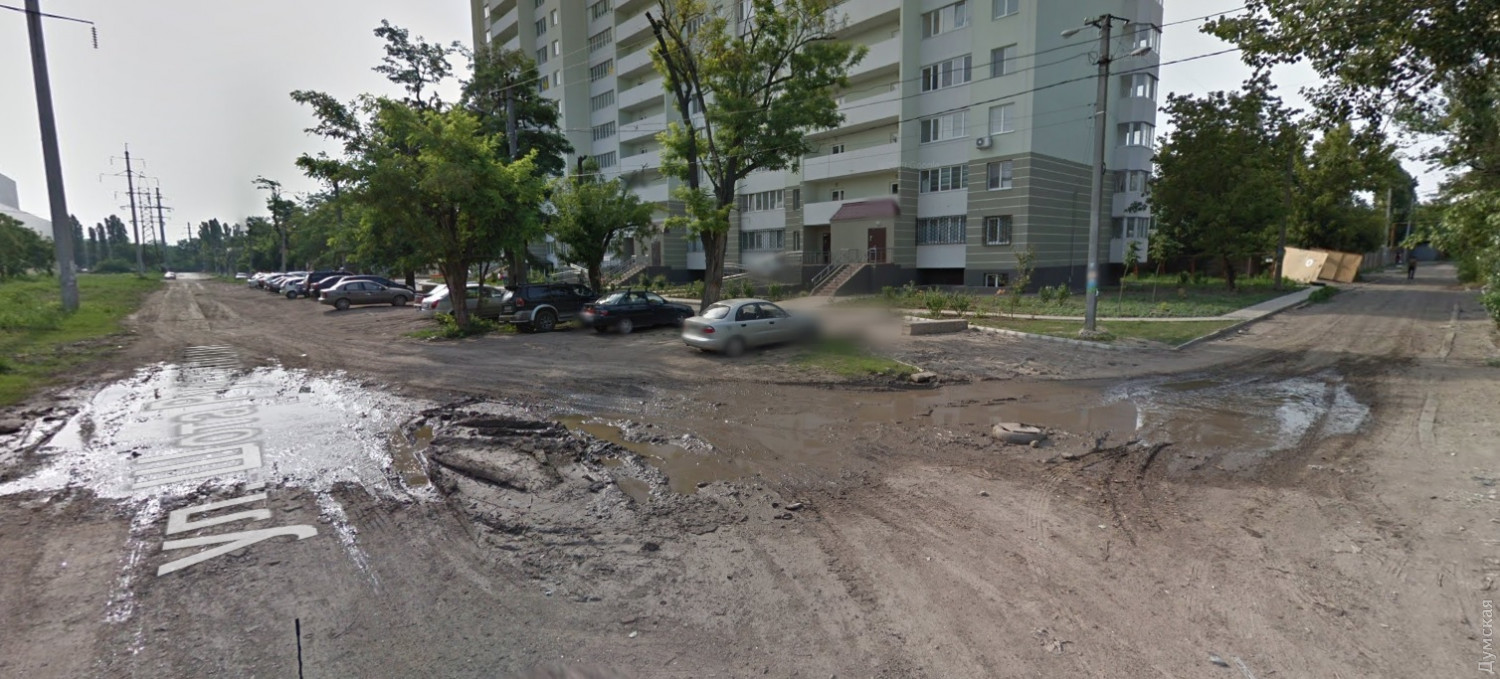 Одесского директора “Городские дороги” наказали за разбитую дорогу. Фото Думской