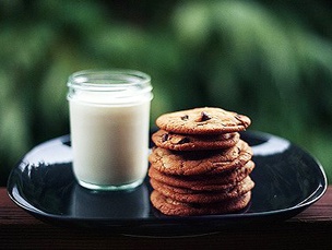 Это печенье получается мягким, рассыпчатым, сладким и с золотистой хрустящей корочкой