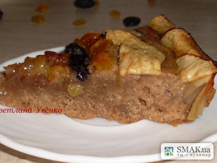 Постный пирог с яблоками и карамелью