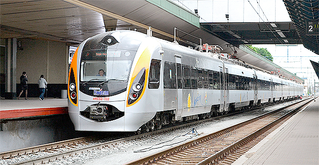 Студенты смогут ездить в электричках и поездах Hyundai за полцены