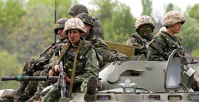 Отобранные зарплаты у шахтеров и угрозы террористам от бабушек: что происходит на востоке