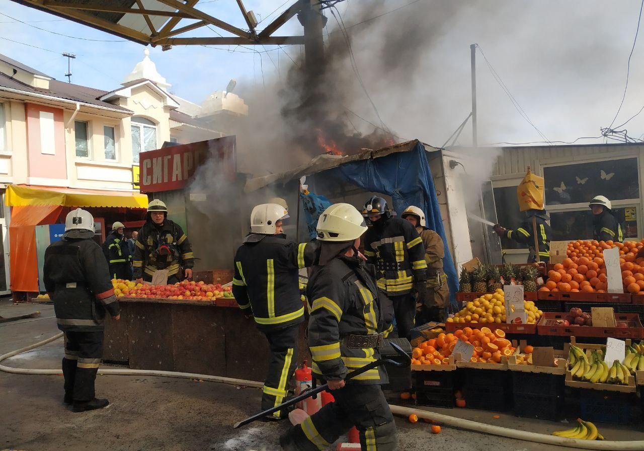 На Привозе тушили пожар Фото: https://odessa.online/