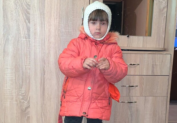 Потерялась: в Одессе разыскивают родителей 4-х летней девочки  фото
