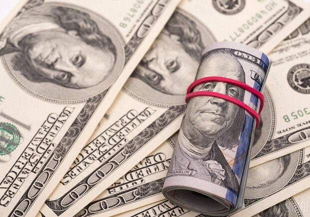 Доллары не купишь: в одесских банках проблемы с валютой фото