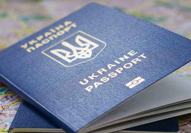 Далеко не уедешь: в Одессе временно не будут оформлять загранпаспорта  фото