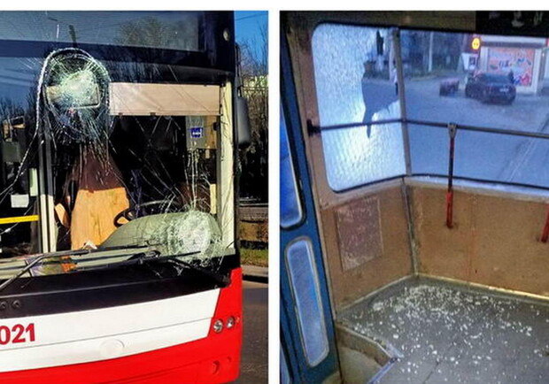 Отнеситесь с пониманием: в Одессе продолжают бить стекла в общественном транспорте фото