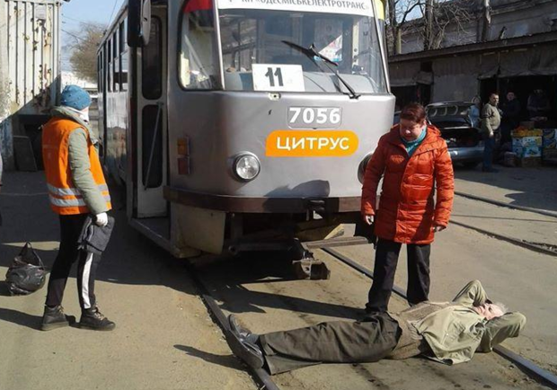 Одиночный пикет и минус пять стекол в общественном транспорте: итоги карантина в Одессе  фото