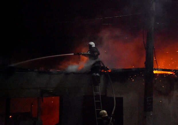 Пожары в Одессе: горела площадка на Ланжероне и Ситy Center фото