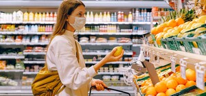 Два простих правила: як не заразитися коронавірусом через продукти з супермаркету
