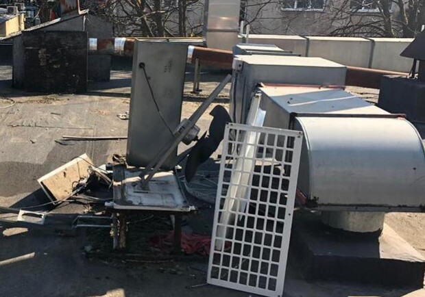 Воровали кондиционеры: в Одессе на горячем поймали четверых человек фото
