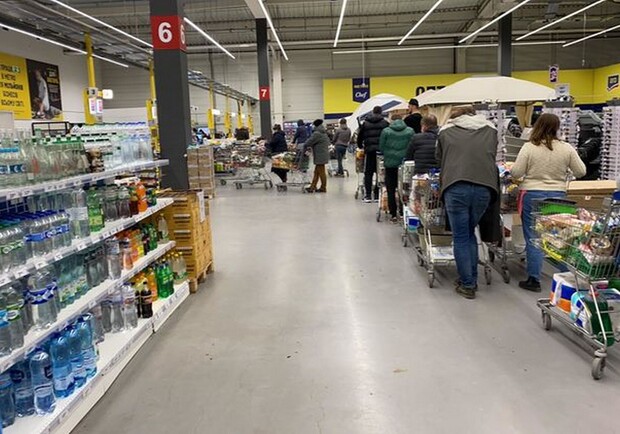 Час для пенсионеров: в одесских супермаркетах принимают новые меры на время карантина фото