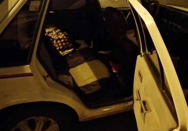 Задержали на горячем: в Одессе мужчина проник в чужое авто из-за любопытства  фото