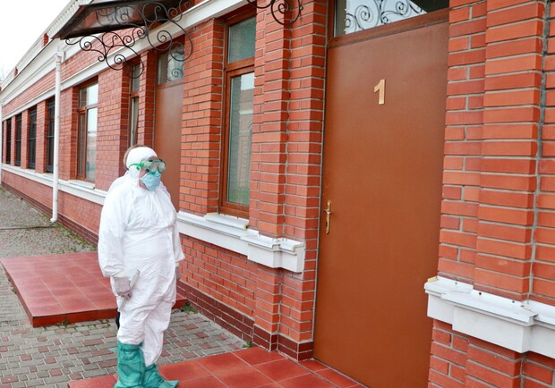 25 тысяч гривен за два дня лечения: в Одесской инфекционке разгорелся скандал  фото