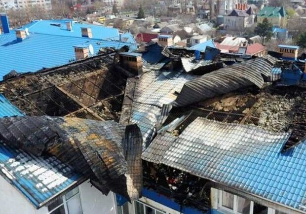 Пожар на Люсдорфской: в Одессе жители дома остались без крыши  фото