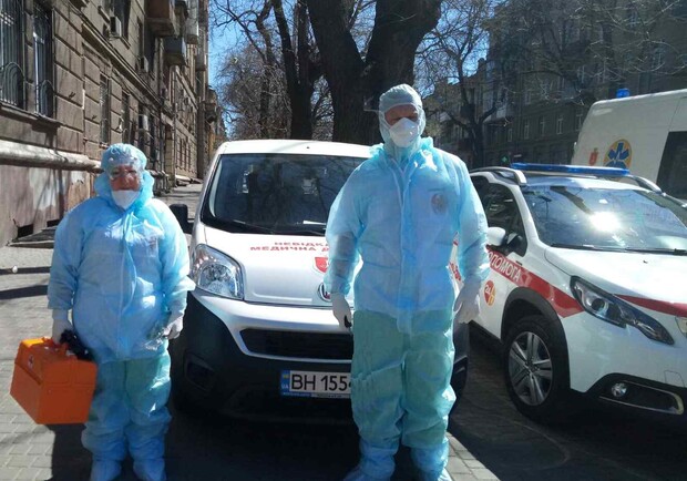 По направлению: в Одессе медики с тестами на COVID-19 начали ездить по домам  фото