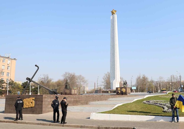 Без караула и оружейных залпов: как проходит 10 Апреля в Одессе фото