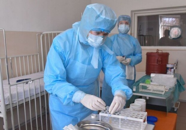 В Одесской области заболели коронавирусом уже четыре медработника: подробности фото