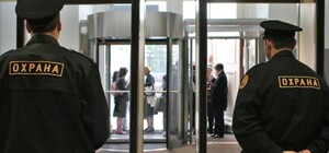 В одесском супермаркете охранники избили покупателя без маски: опубликовано видео